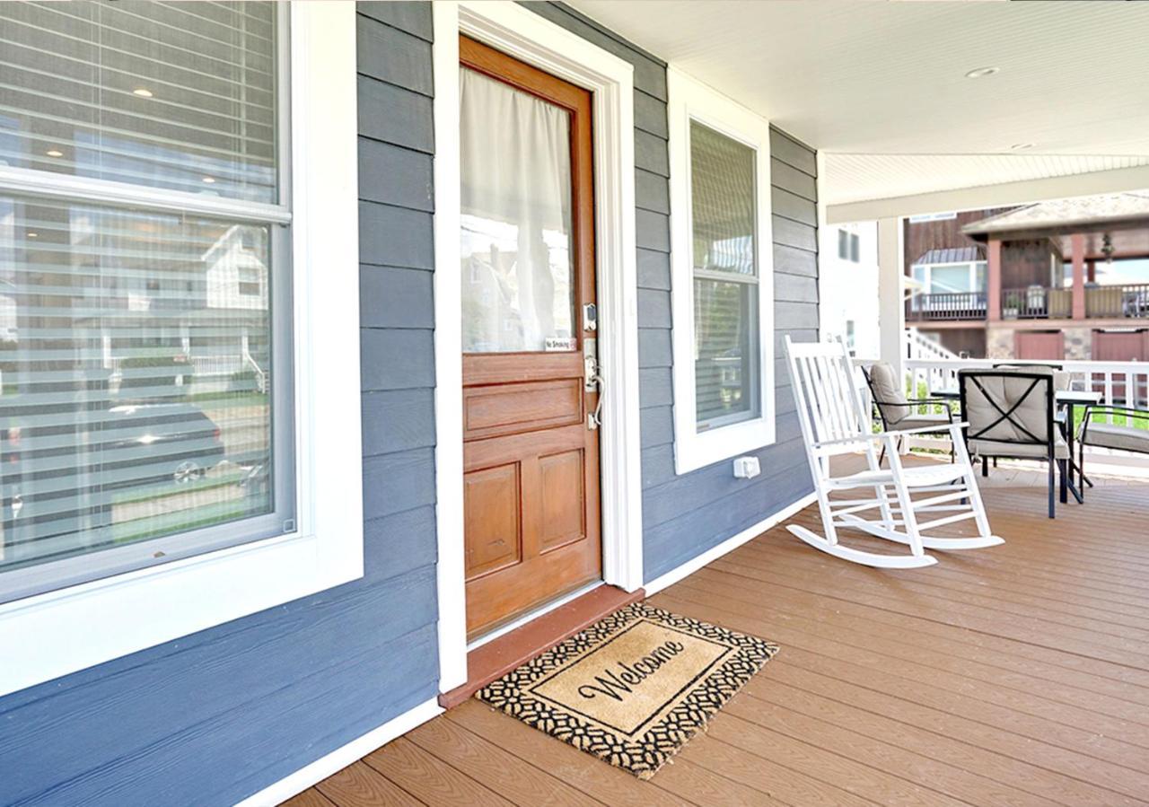 Stylish House One Block To With Linens And Parking