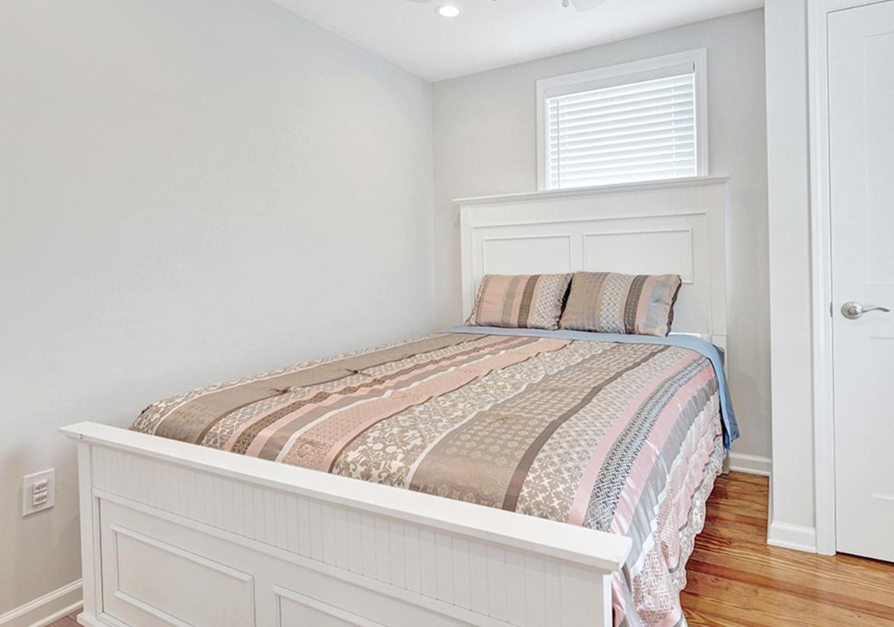 Stylish House One Block To With Linens And Parking