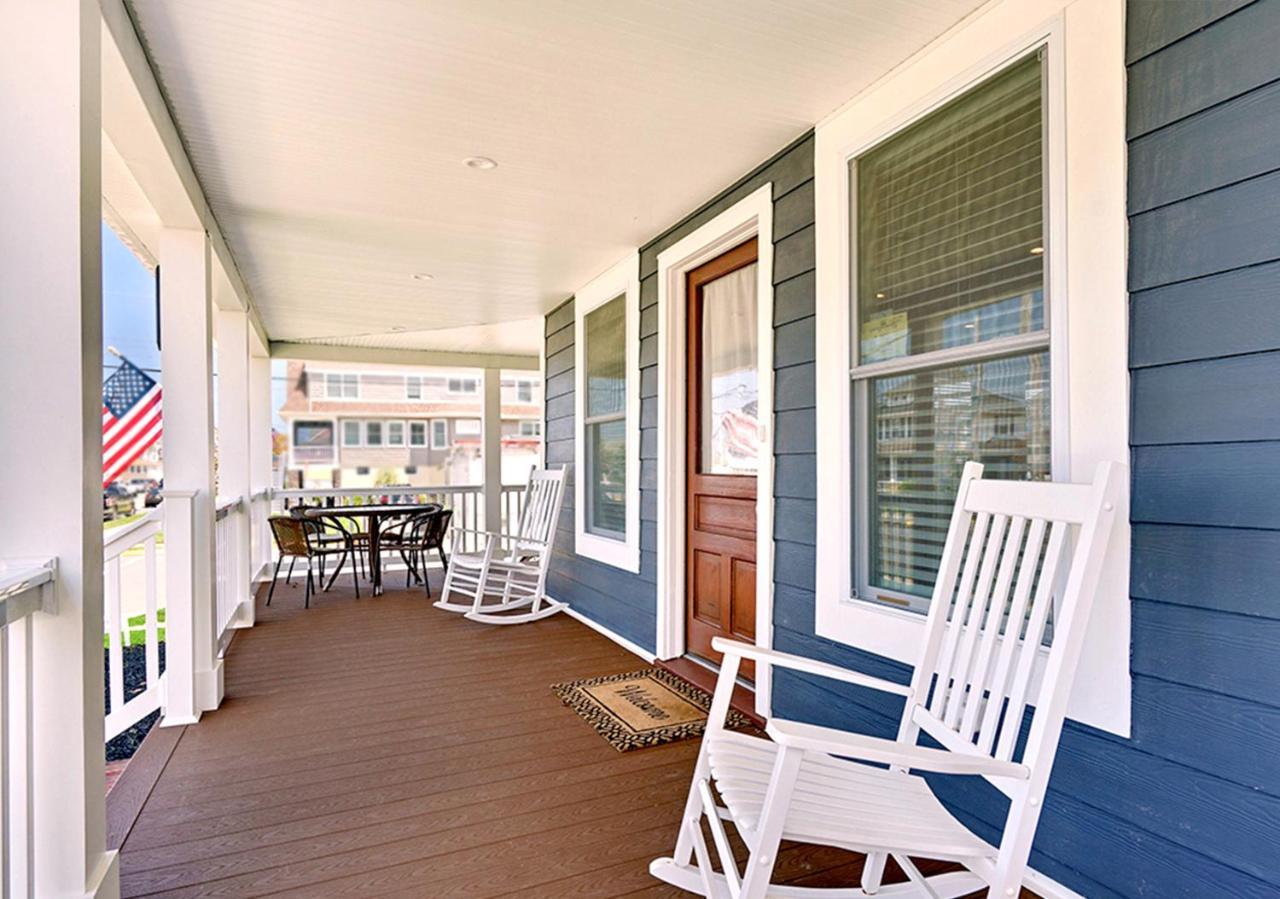 Stylish House One Block To With Linens And Parking Holiday home