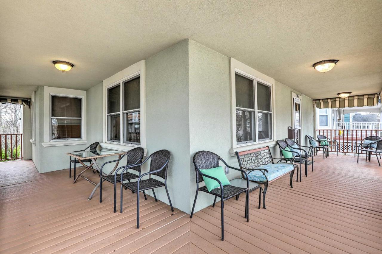 Beautiful Spacious Home, Private Deck & Grill, With Badges