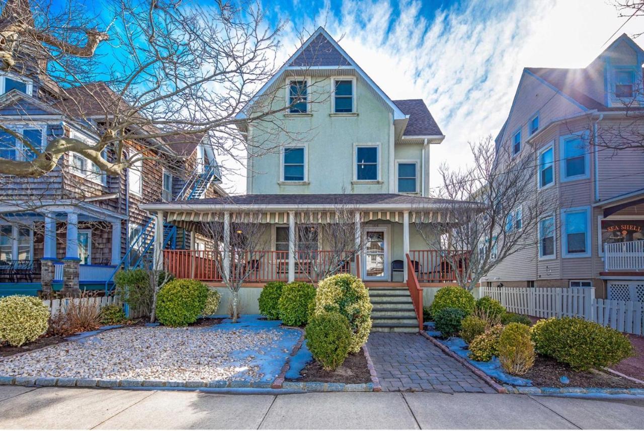 Beautiful Spacious Home, Private Deck & Grill, With Badges Point Pleasant Beach