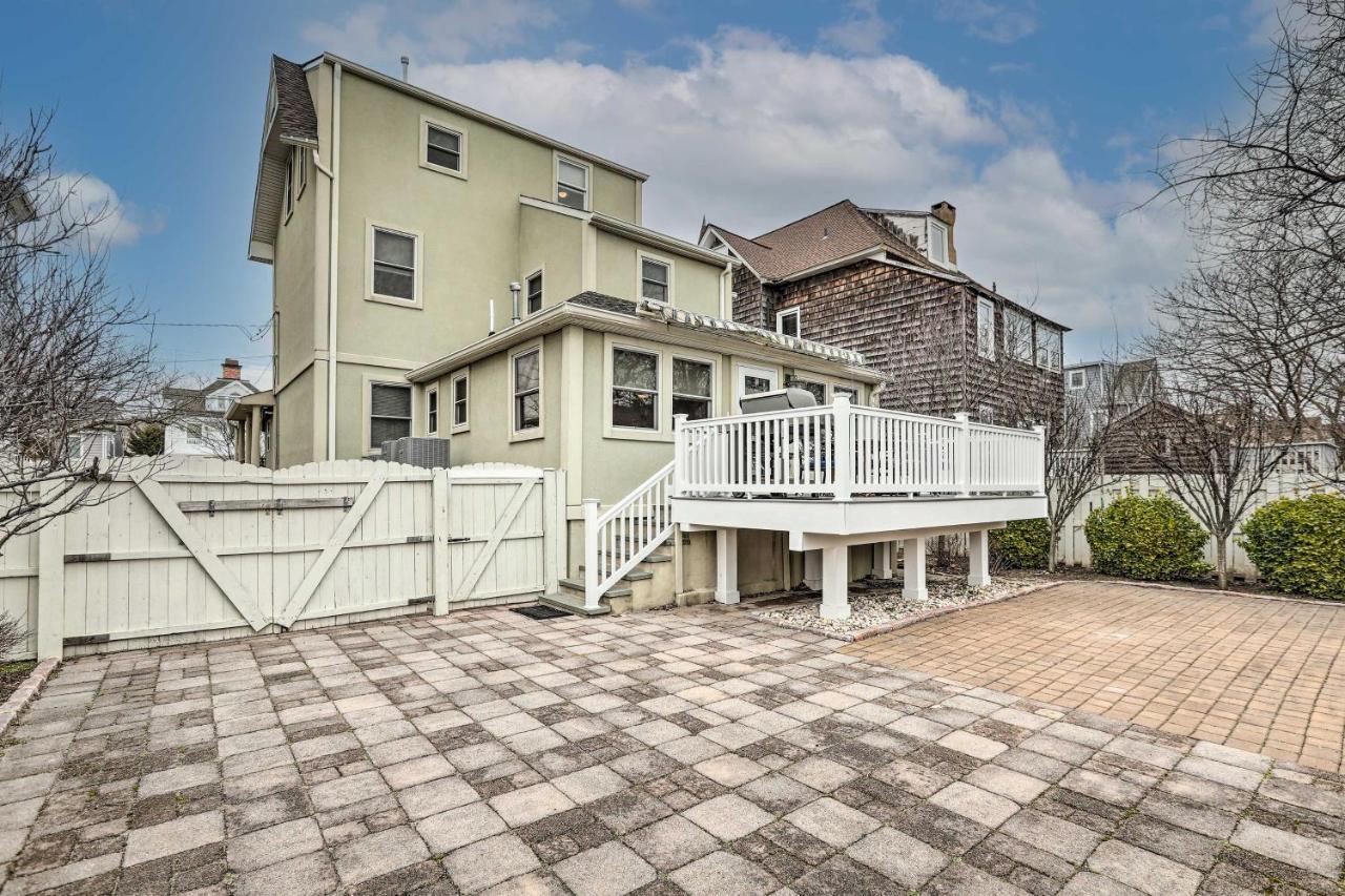 Holiday home Beautiful Spacious Home, Private Deck & Grill, With Badges