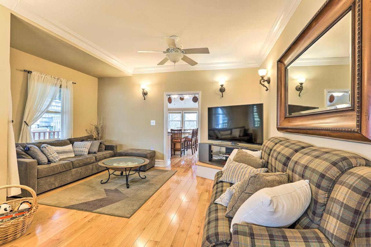 Holiday home Beautiful Spacious Home, Private Deck & Grill, With Badges *