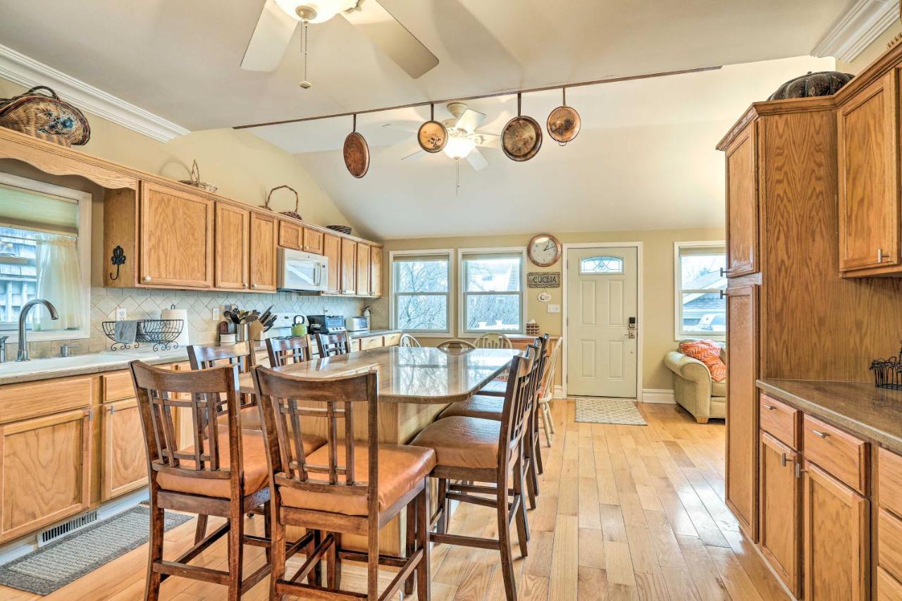 Beautiful Spacious Home, Private Deck & Grill, With Badges *
