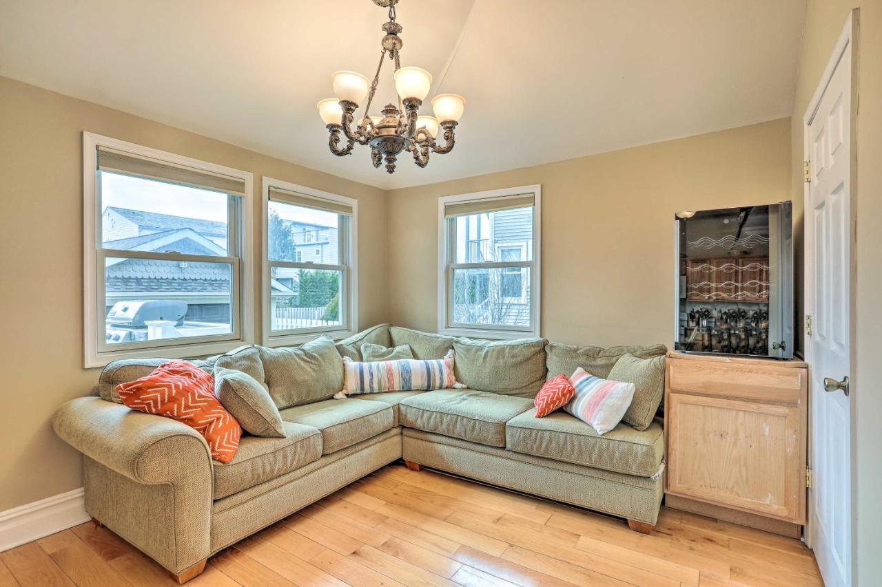 Beautiful Spacious Home, Private Deck & Grill, With Badges