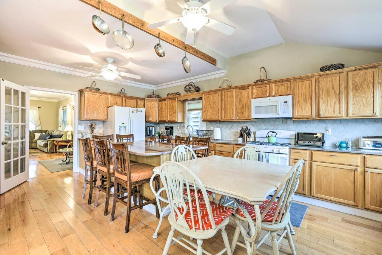 Holiday home Beautiful Spacious Home, Private Deck & Grill, With Badges Point Pleasant Beach
