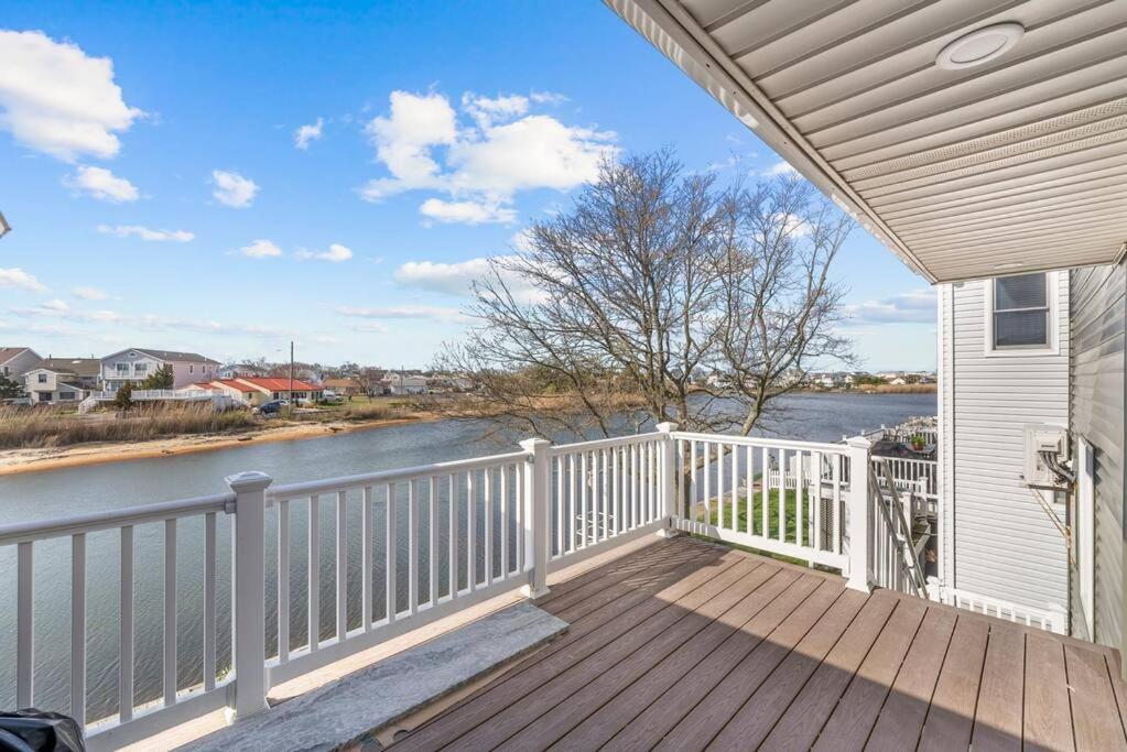 Brand New Fully Renovated Waterfront With Outdoor Bar & Firepit *