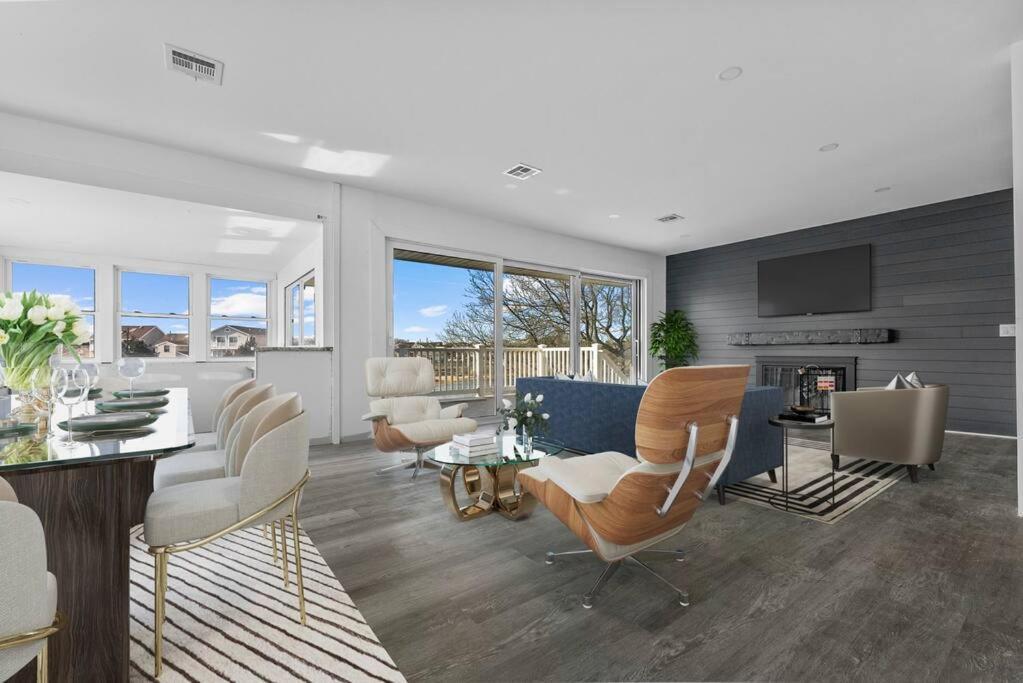 Brand New Fully Renovated Waterfront With Outdoor Bar & Firepit Holiday home *