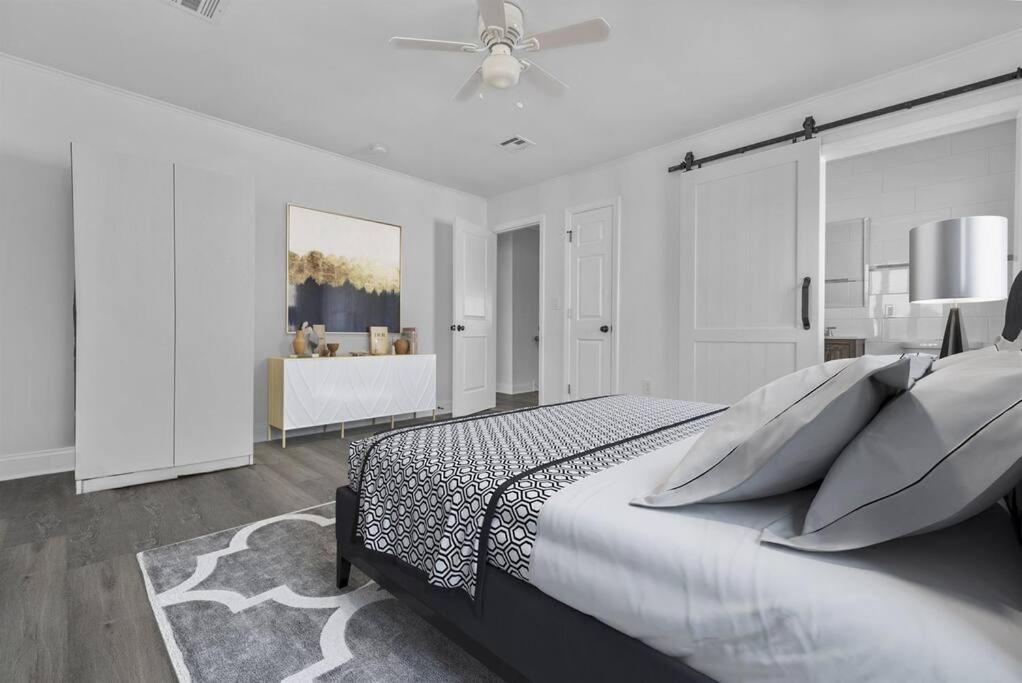 Brand New Fully Renovated Waterfront With Outdoor Bar & Firepit Holiday home Point Pleasant Beach