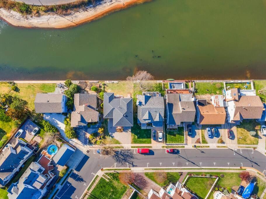 Brand New Fully Renovated Waterfront With Outdoor Bar & Firepit *