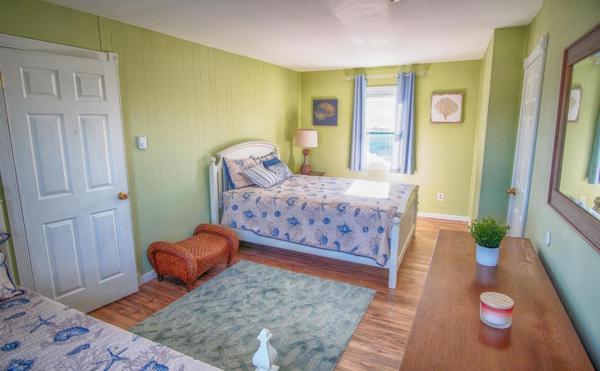 Holiday home Gorgeous House With Large Pool & Private Beach, Just 3 Blocks Away!!