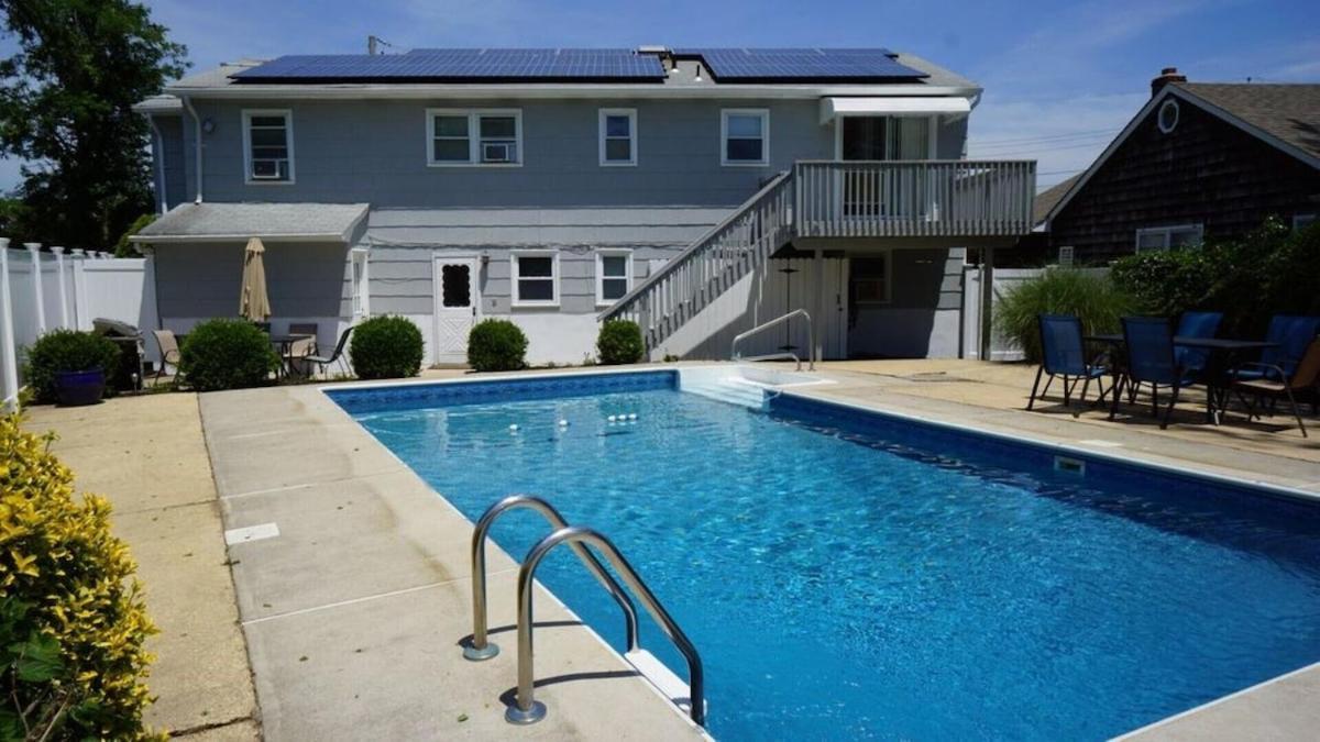 Gorgeous House With Large Pool & Private Beach, Just 3 Blocks Away!!