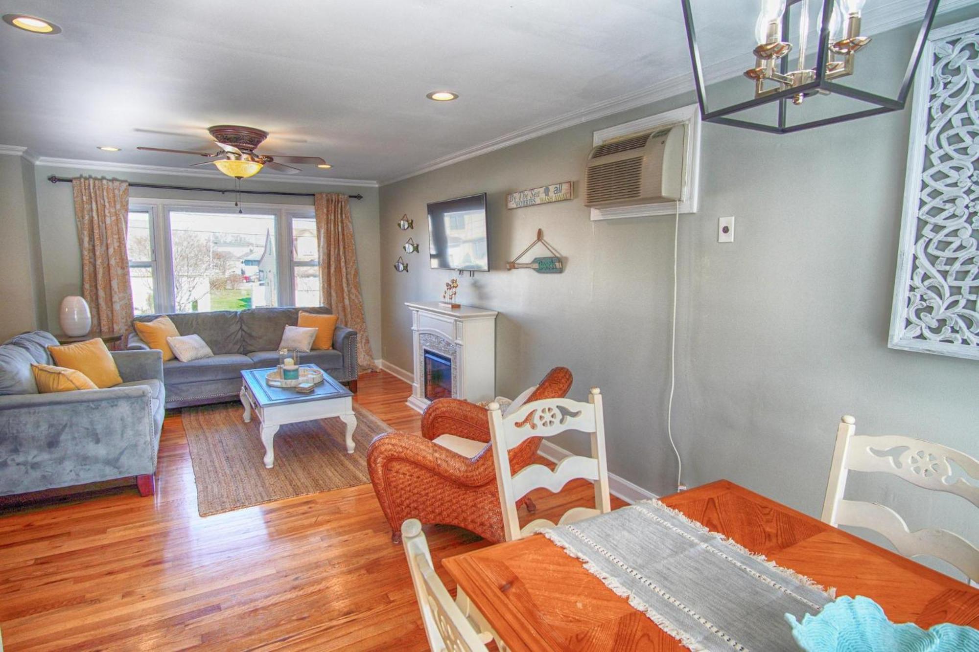 Holiday home Gorgeous House With Large Pool & Private Beach, Just 3 Blocks Away!! Point Pleasant Beach