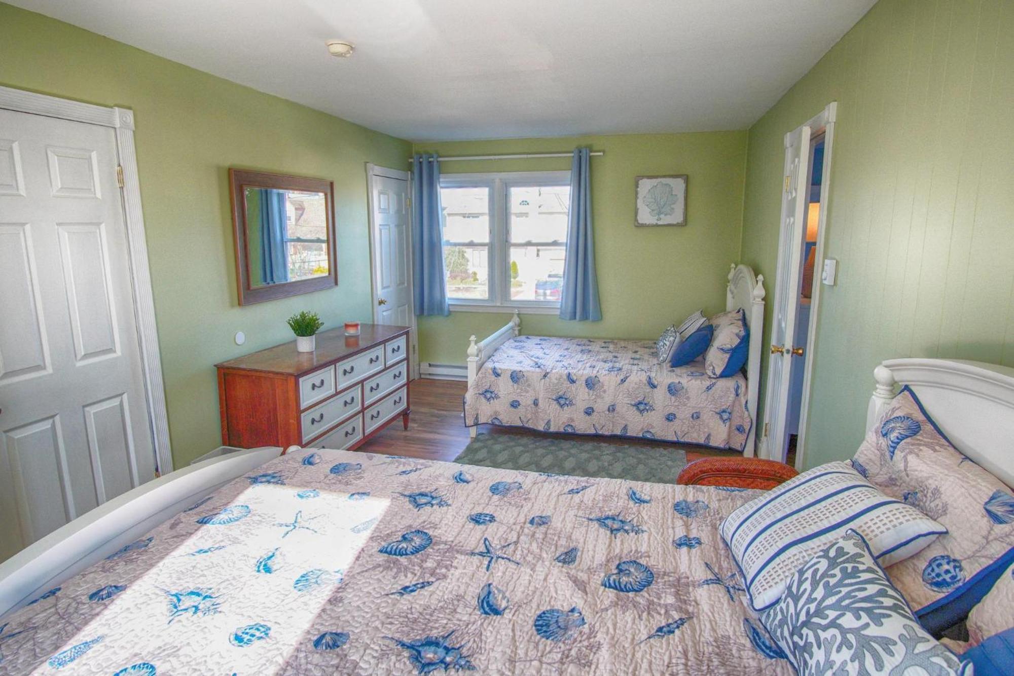 Gorgeous House With Large Pool & Private Beach, Just 3 Blocks Away!! Point Pleasant Beach