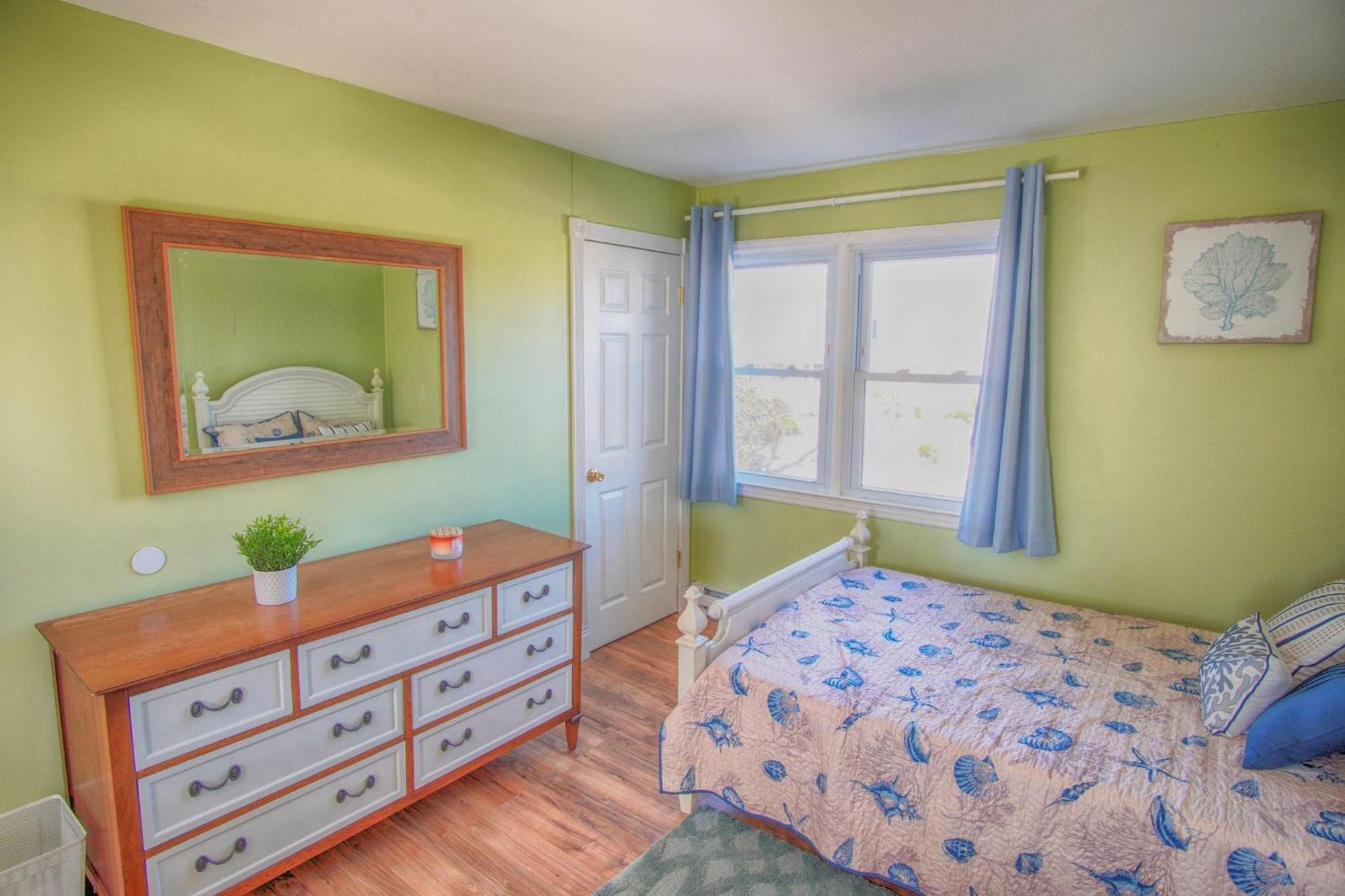 Gorgeous House With Large Pool & Private Beach, Just 3 Blocks Away!!