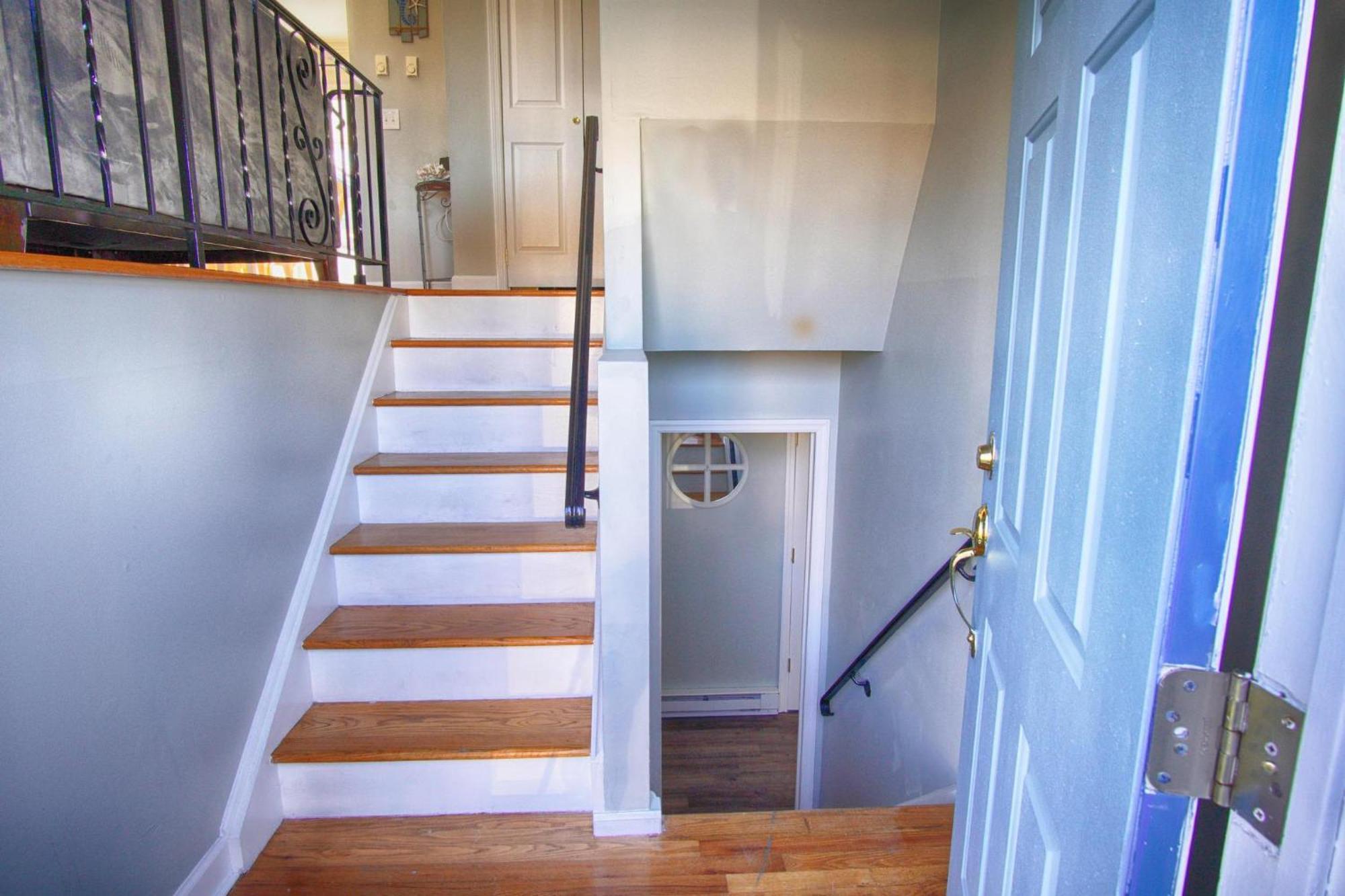Gorgeous House With Large Pool & Private Beach, Just 3 Blocks Away!!