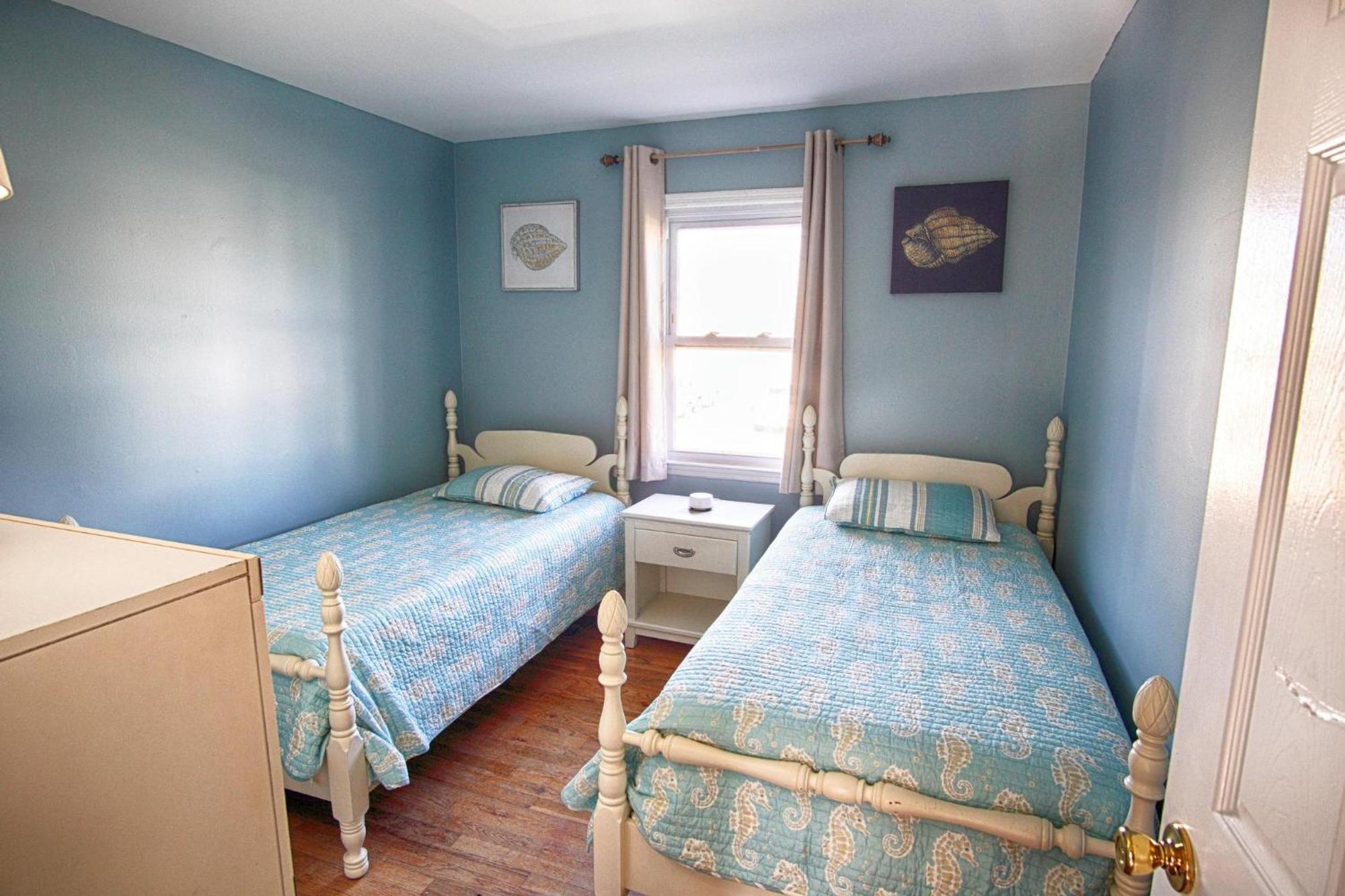 Holiday home Gorgeous House With Large Pool & Private Beach, Just 3 Blocks Away!!