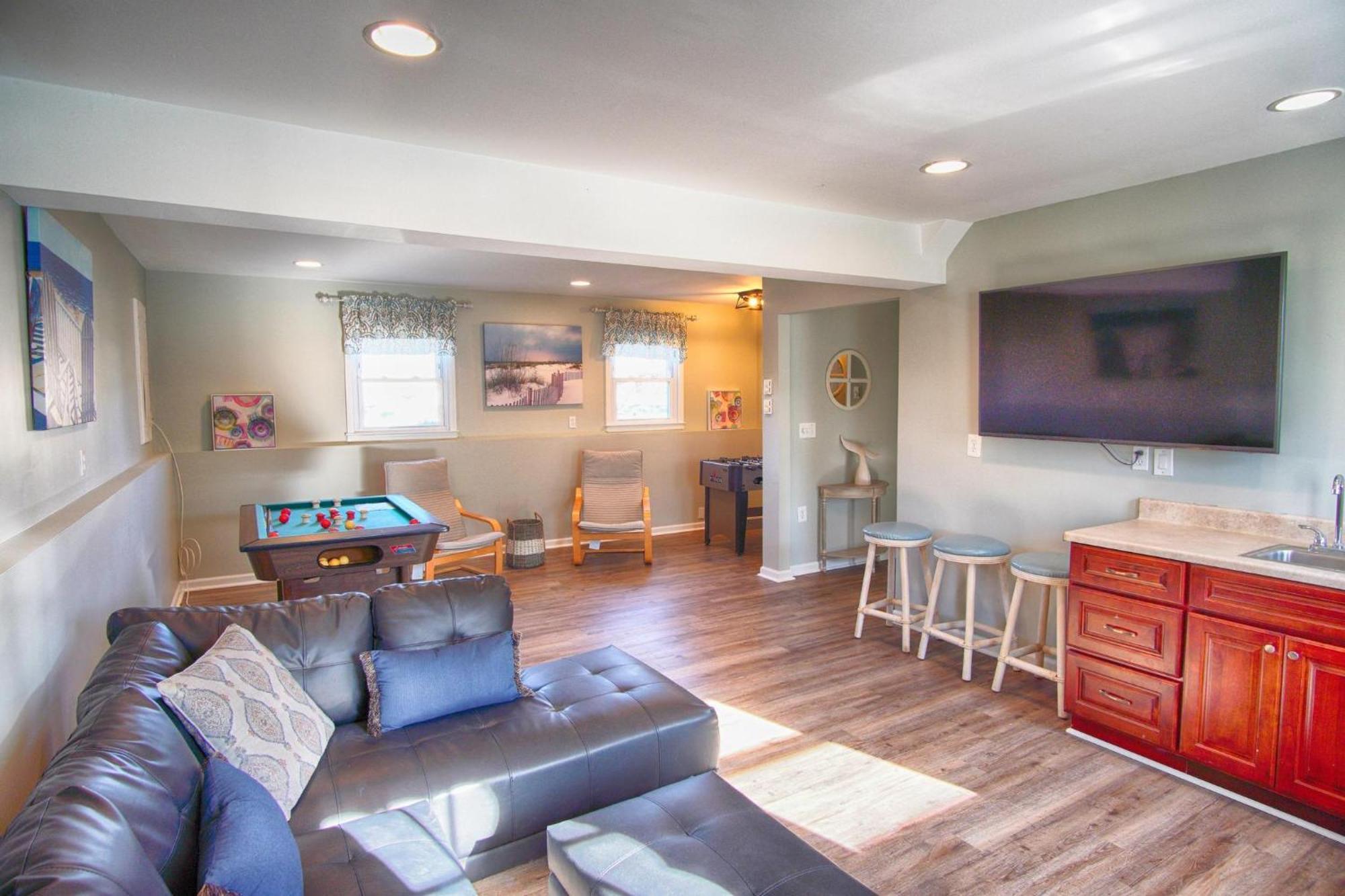 Holiday home Gorgeous House With Large Pool & Private Beach, Just 3 Blocks Away!! *