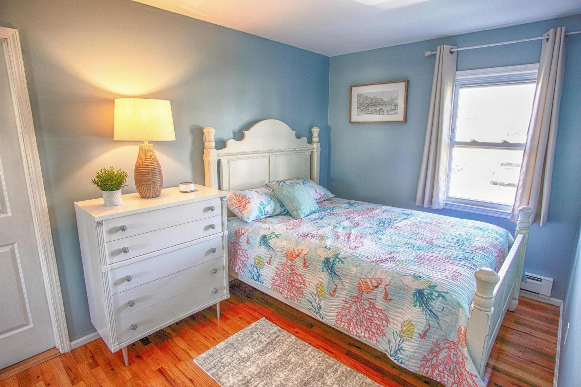 Holiday home Gorgeous House With Large Pool & Private Beach, Just 3 Blocks Away!!