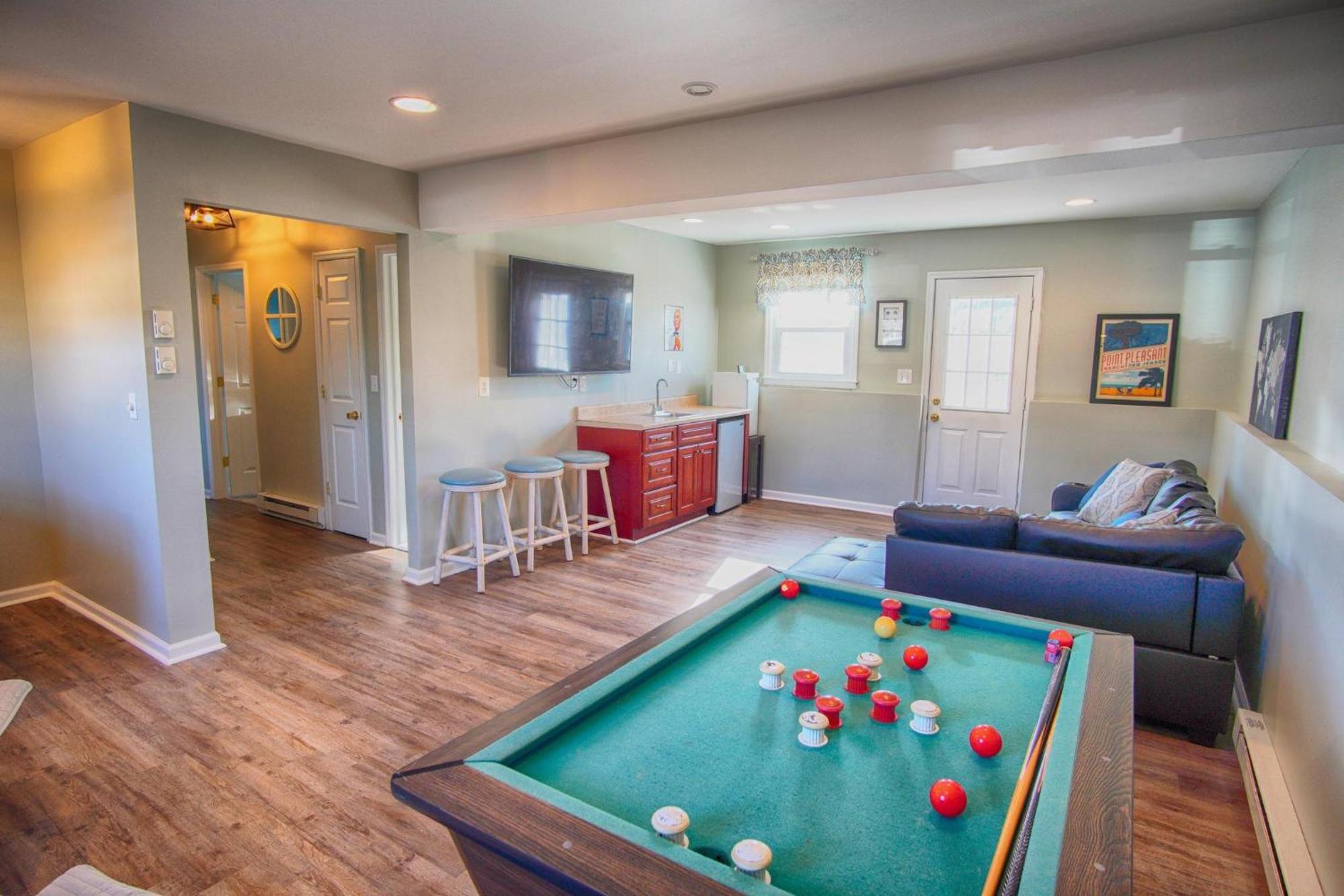 Gorgeous House With Large Pool & Private Beach, Just 3 Blocks Away!!