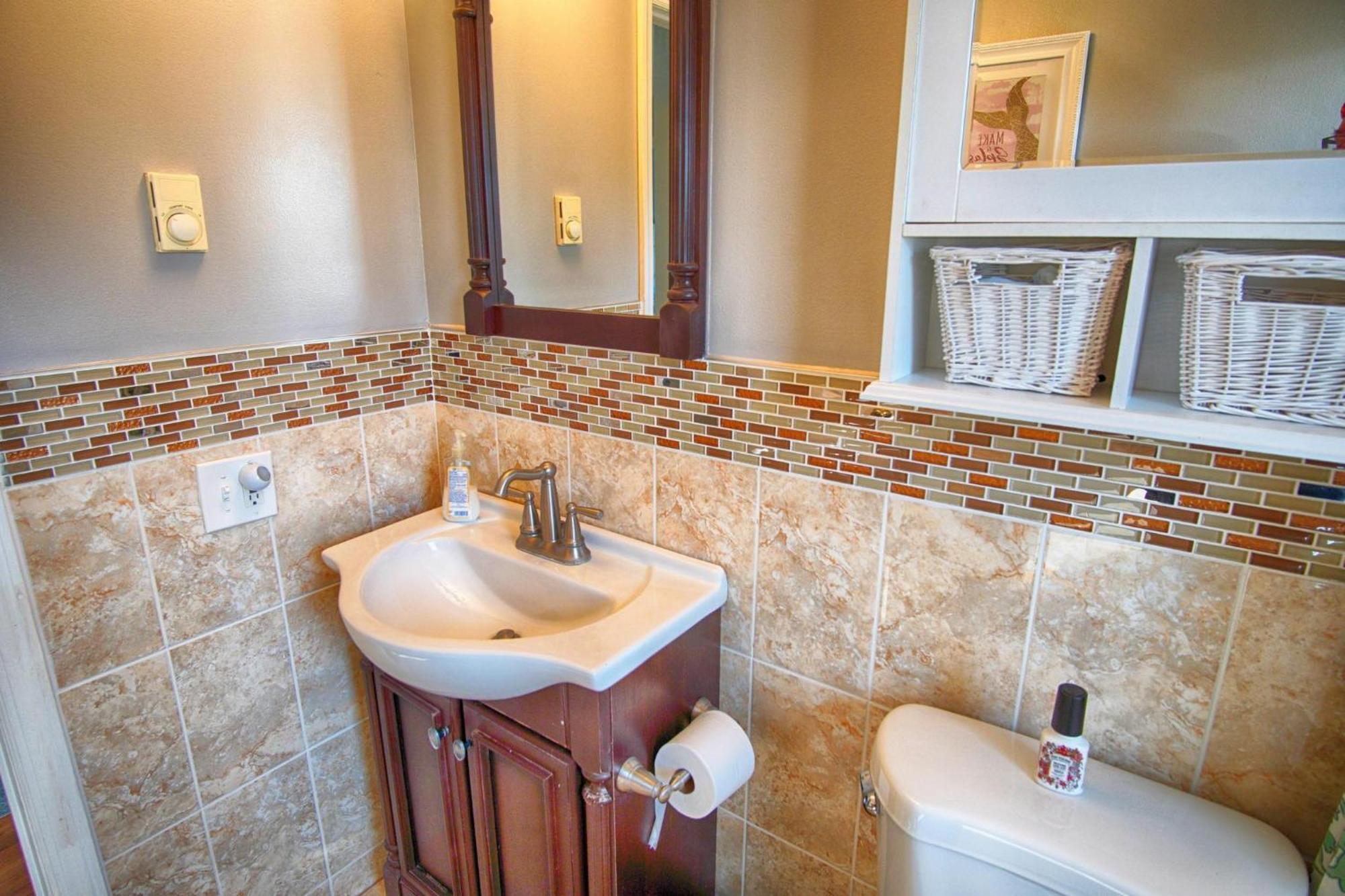 Holiday home Gorgeous House With Large Pool & Private Beach, Just 3 Blocks Away!!