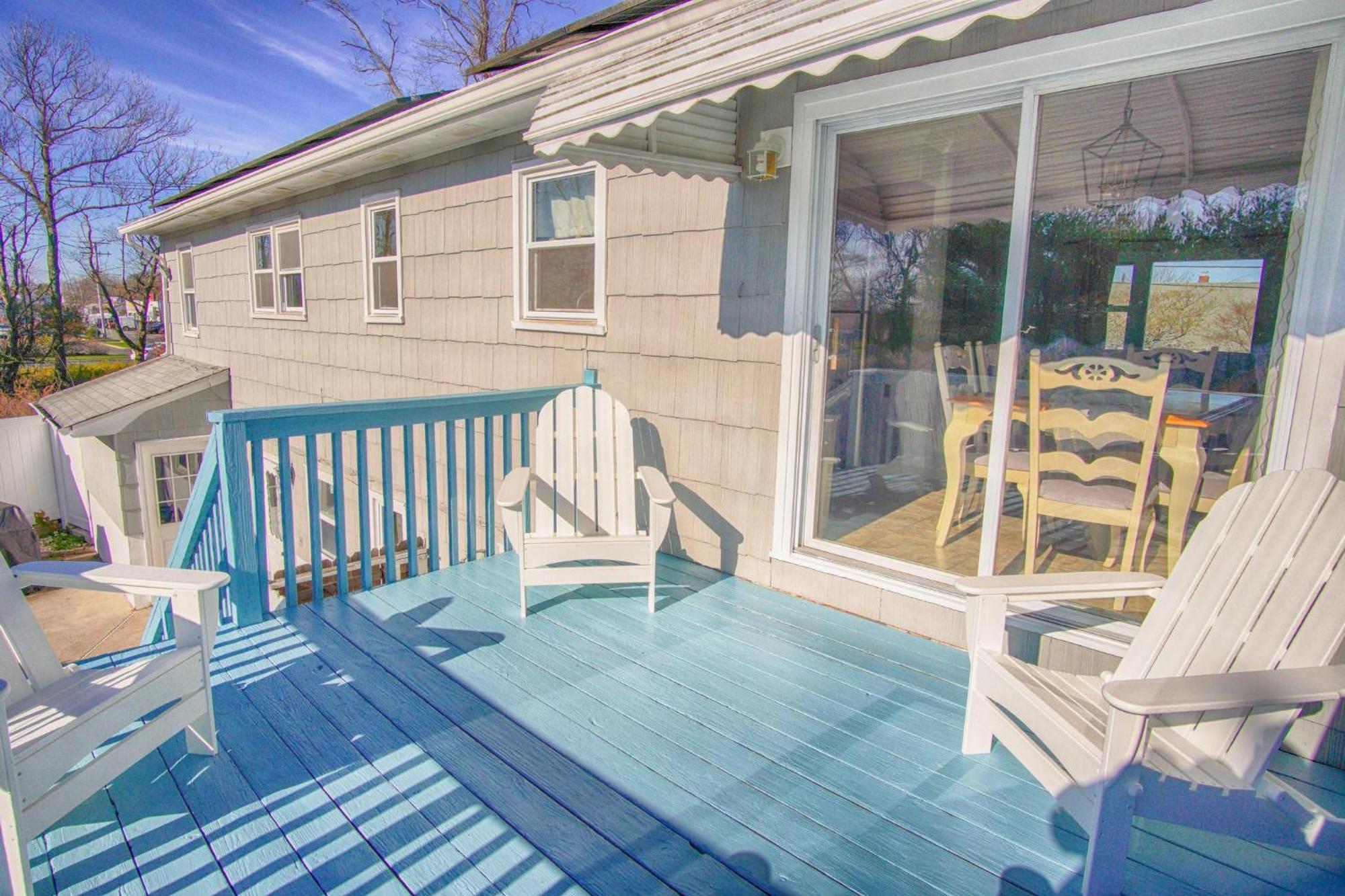 Gorgeous House With Large Pool & Private Beach, Just 3 Blocks Away!!
