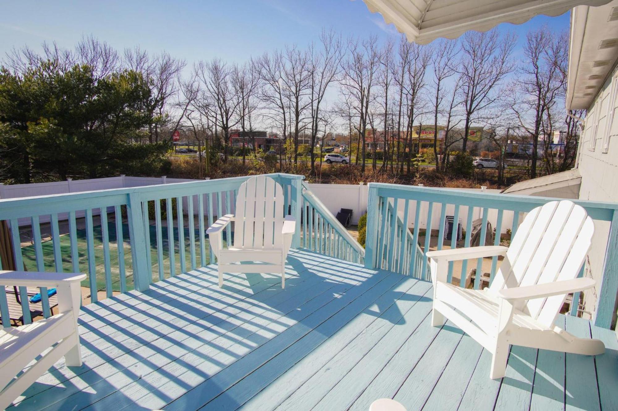 Gorgeous House With Large Pool & Private Beach, Just 3 Blocks Away!!