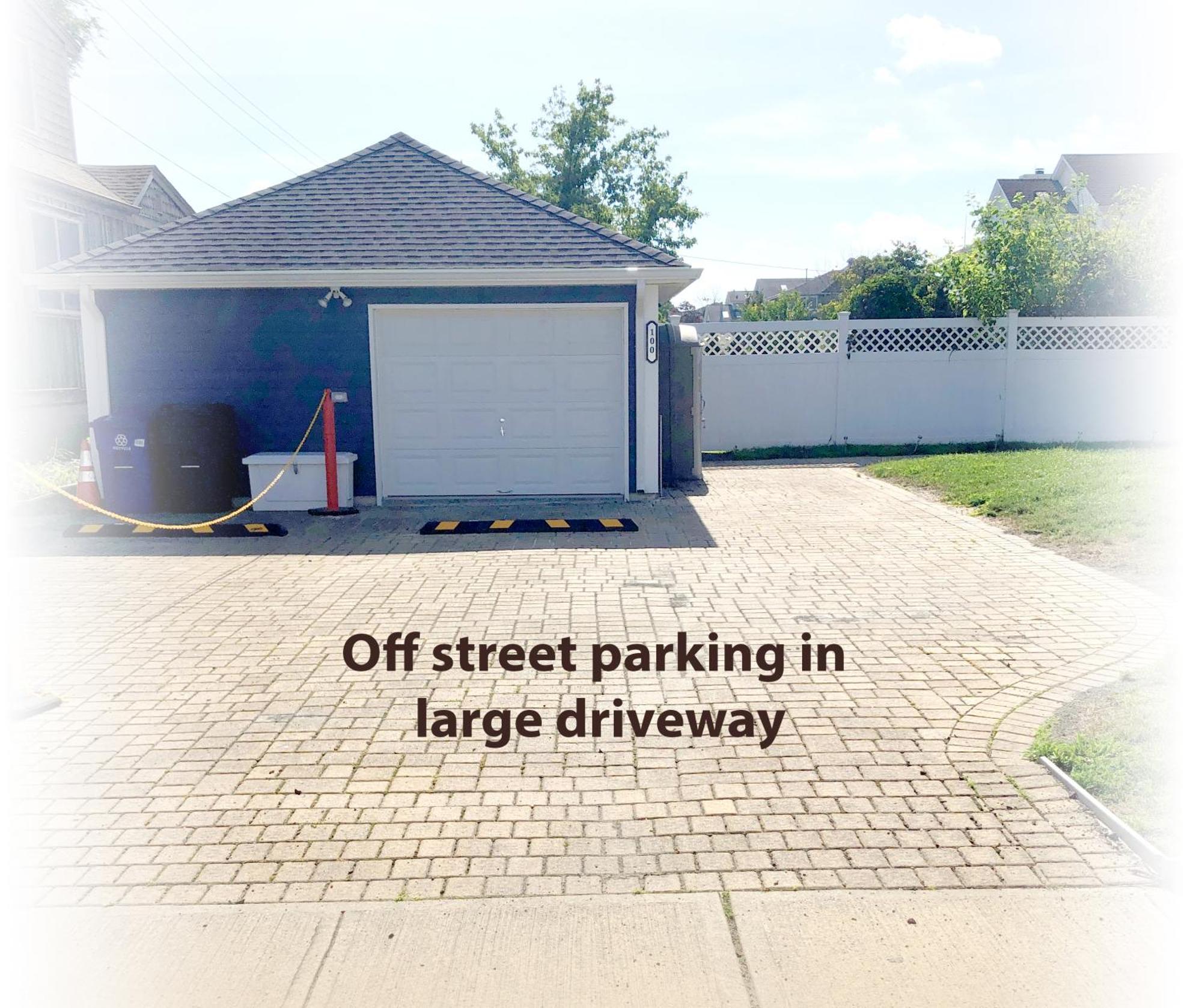 Stylish House One Block To With Linens And Parking *