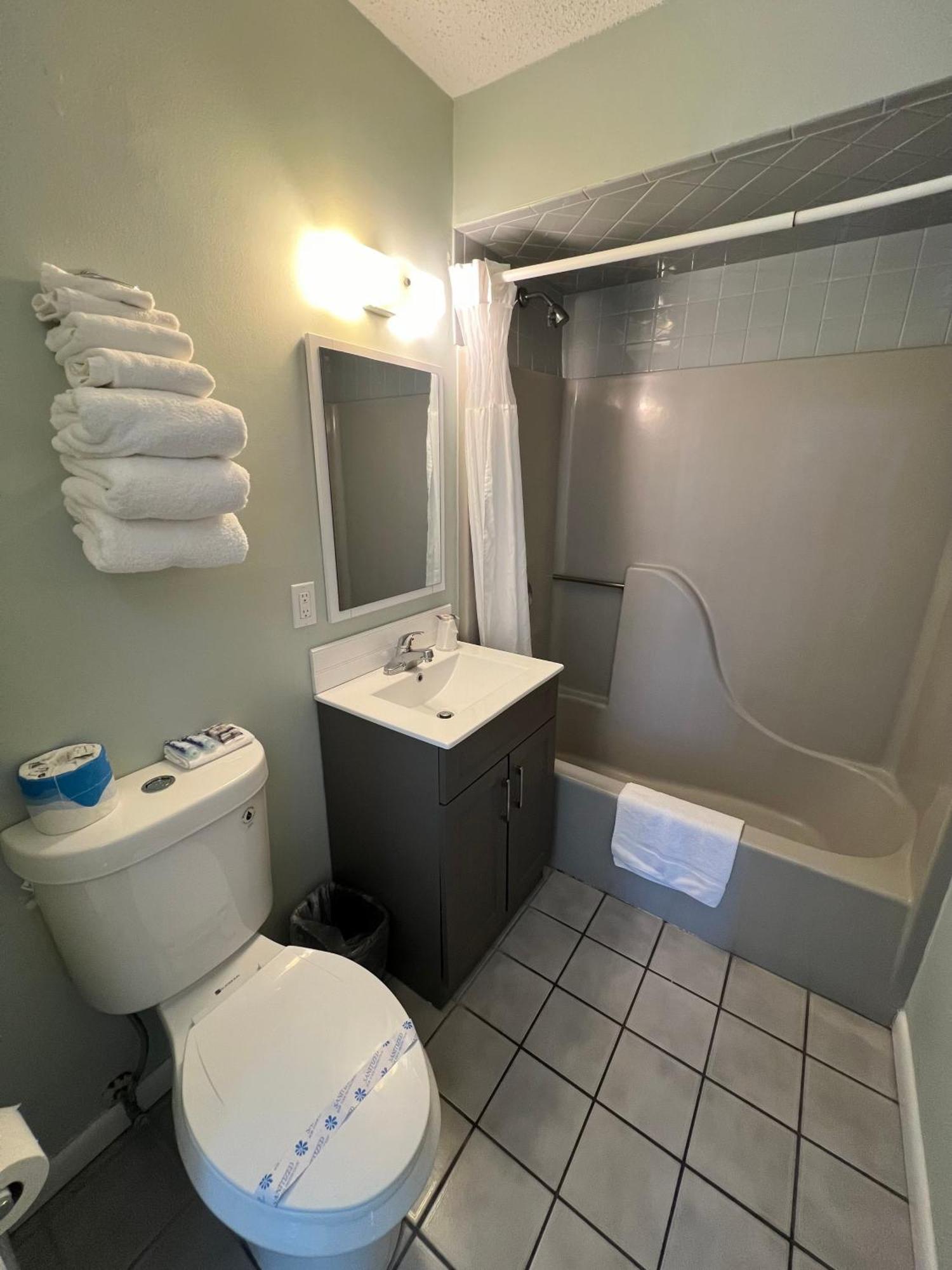 Pebble Motor Motel 3*