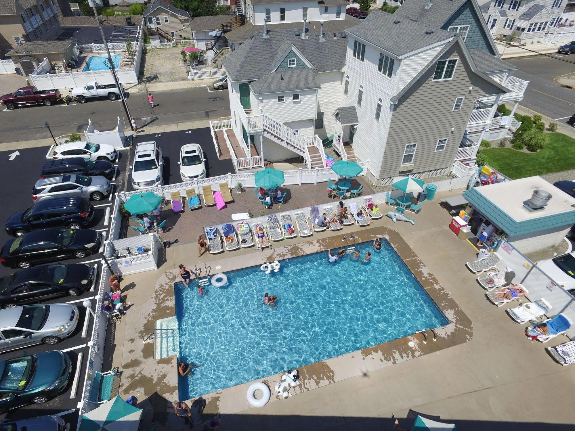 Pebble Motor Motel 3*